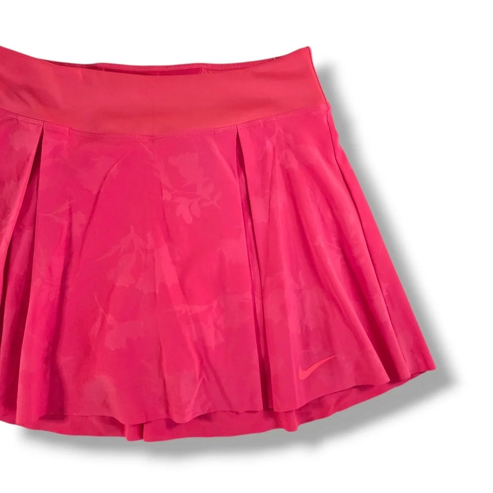 NIKE Dri Fit Club Golf Skort Pleated Floral Embossed Fusion Red Pink Small